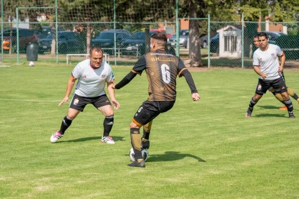 soccer team passing